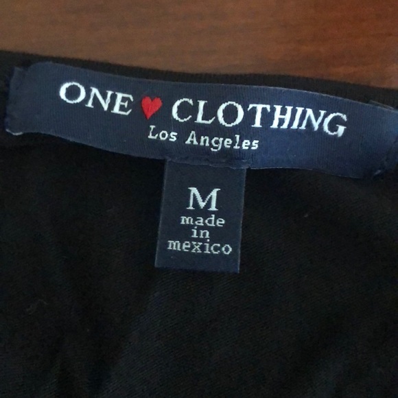 Tank top. Black. Size Medium - Picture 2 of 2